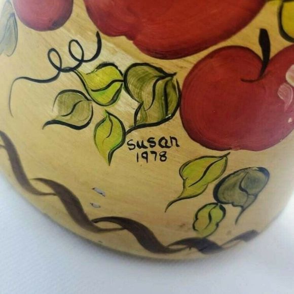 Tole Painted Tin Tea Kettle Red Apples Signed Susan 1978 8" Tall Vintage - Picture 6 of 8